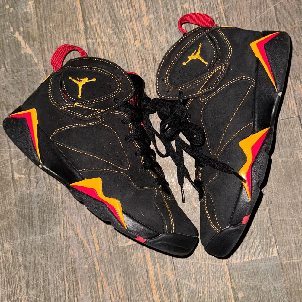 JORDAN BOYS SIZE 4
